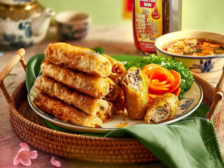 Crispy spring rolls served with dipping sauce
