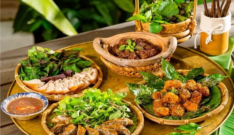 A basket tray of Vietnamese dishes to share
